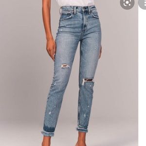 ABERCROMBIE & FITCH HIGH RISE DISTRESSED MOM JEANS